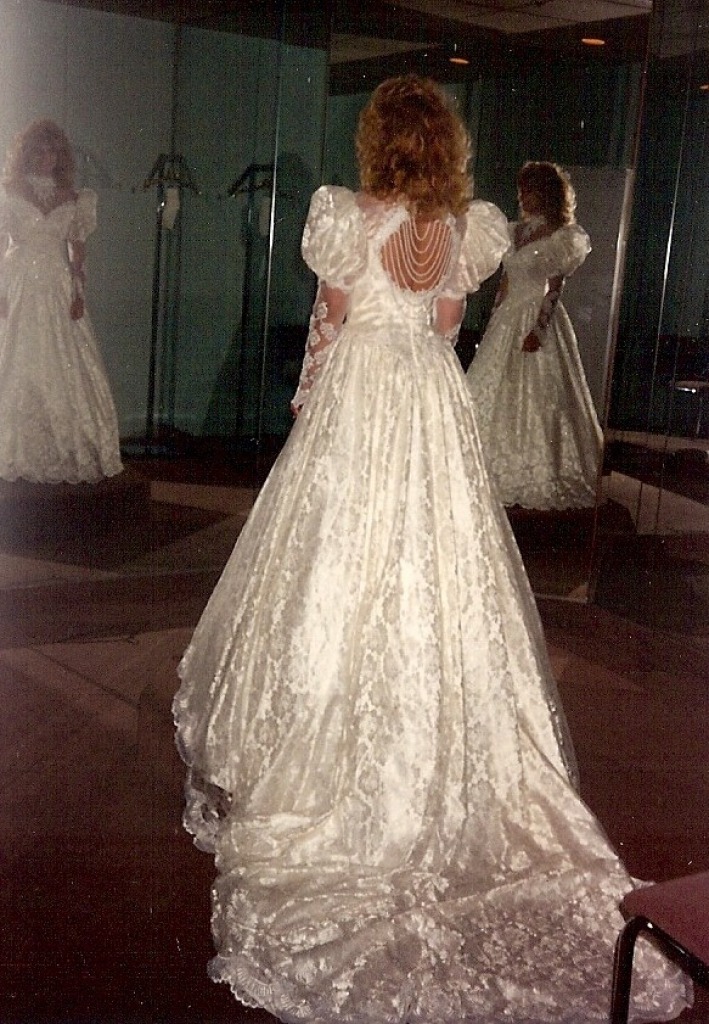 Lisa's Wedding Dress, Back & Front jigsaw puzzle in Barbara Vavra puzzles on TheJigsawPuzzles.com